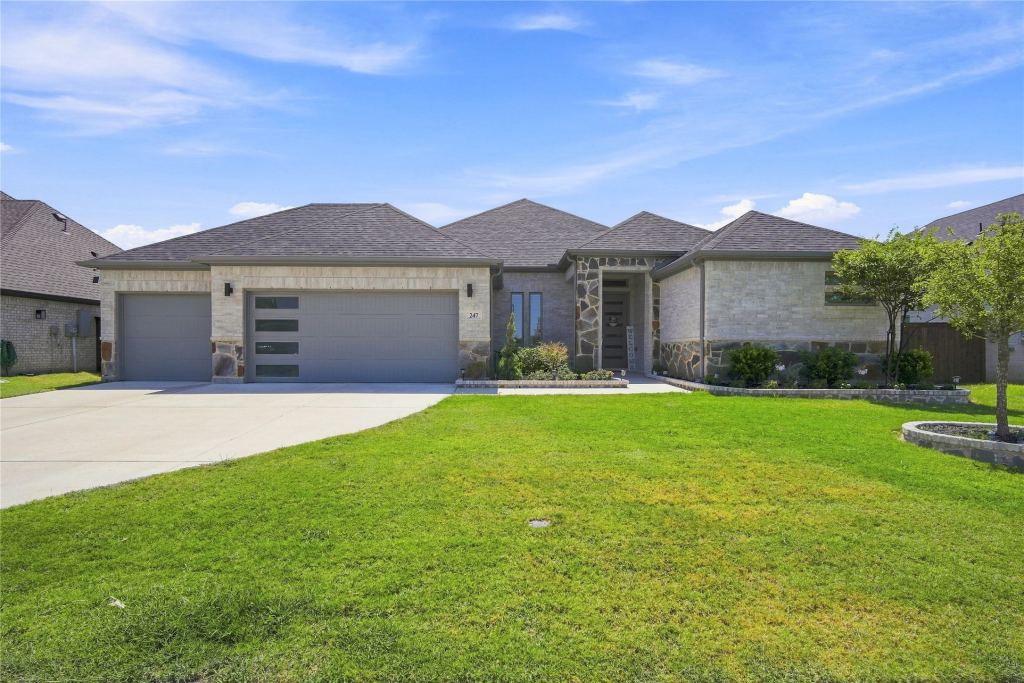 247 Half Moon Drive, Waxahachie, TX 75165 — photo 1
