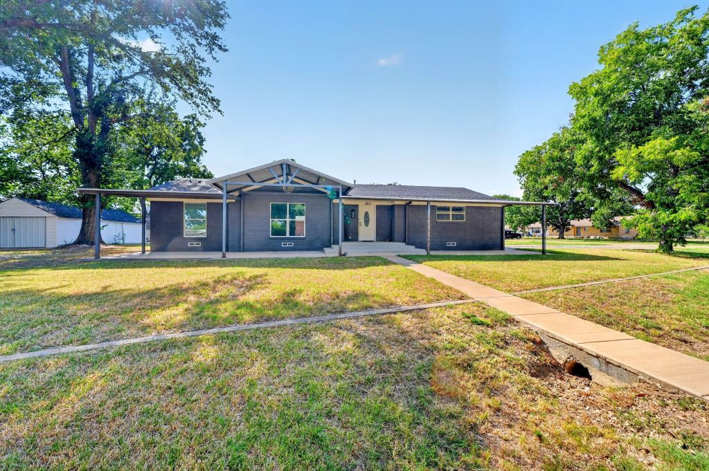 205 N 1st Street, Mabank, TX 75147 — photo 1