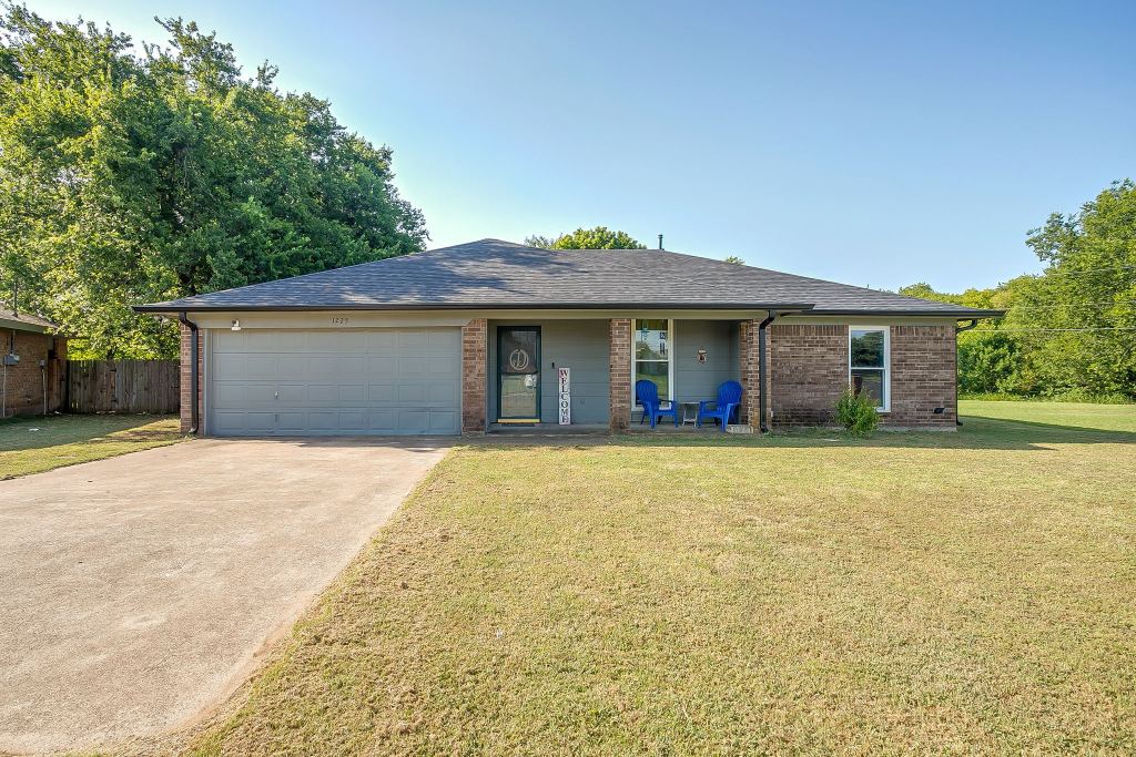 1225 Sandstone Drive, Cleburne, TX 76033 — photo 1