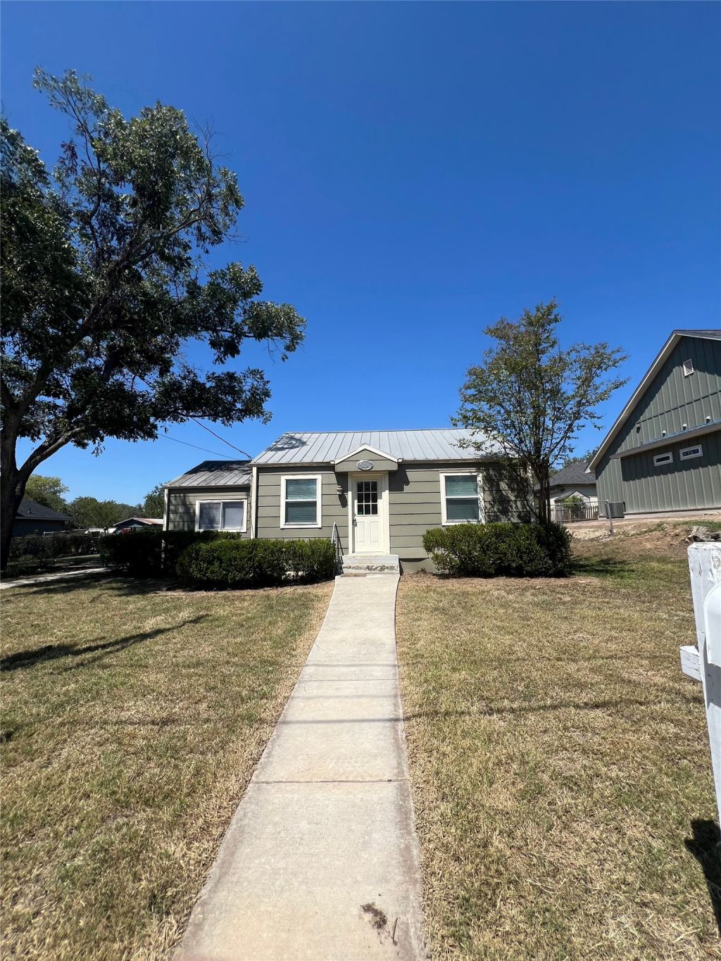 506 W Ball Street, Weatherford, TX 76086 — photo 1