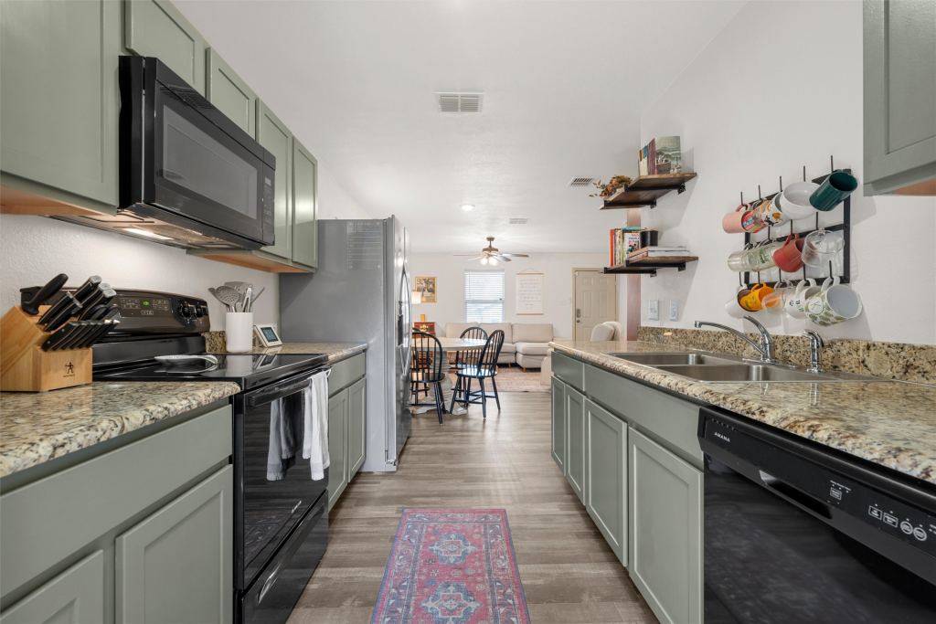 1124 N 13th Street, Waco, TX 76707 — photo 1
