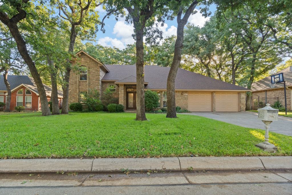 649 Parkridge Boulevard, Burleson, TX 76028 — photo 1