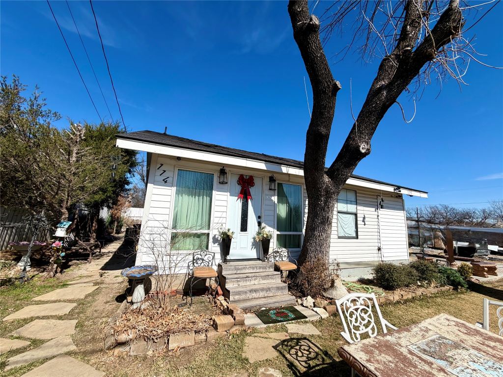 114 Motley Street, Grand Prairie, TX 75051 — photo 1