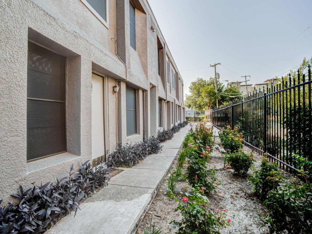 4040 Brown Street 8, Dallas, TX 75219 — photo 1