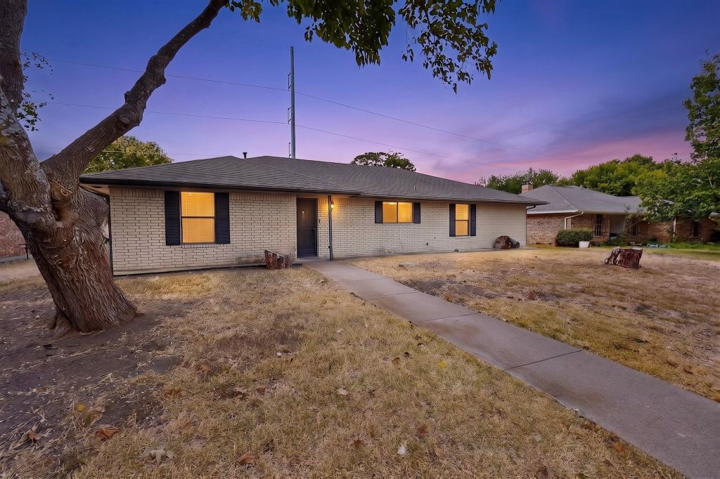 214 Buffalo Creek Drive, Waxahachie, TX 75165 — photo 1