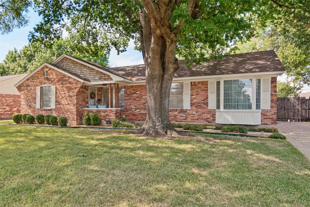9941 Chippendale Drive, Dallas, TX 75238 — photo 1