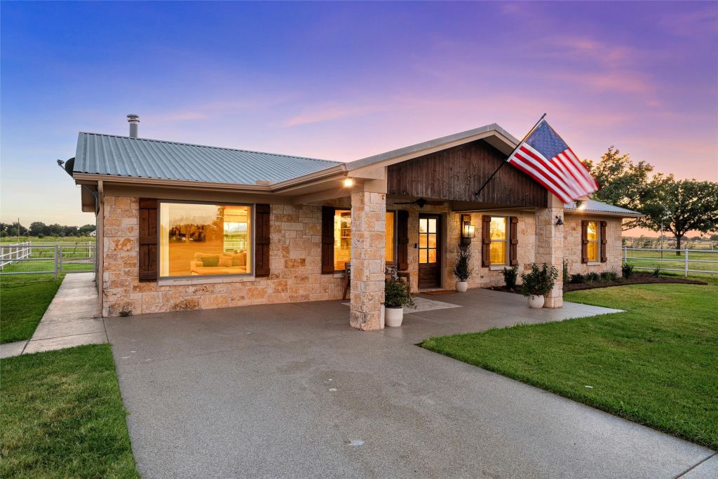 140 Angle Lane, Waco, TX 76705 — photo 1