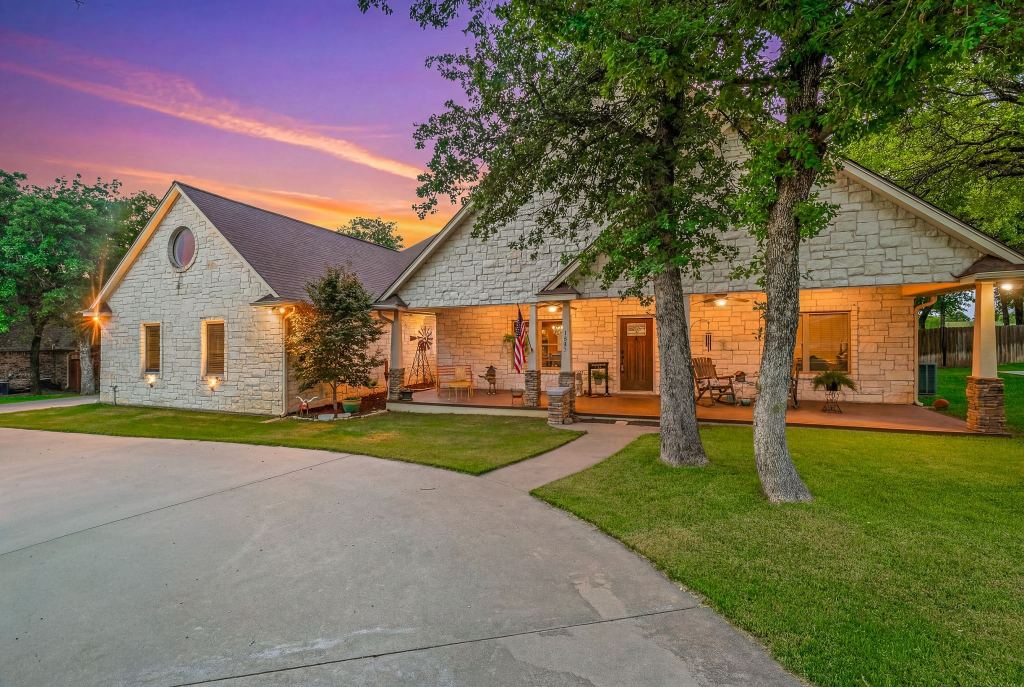 1085 Walking Horse Drive, Stephenville, TX 76401 — photo 1