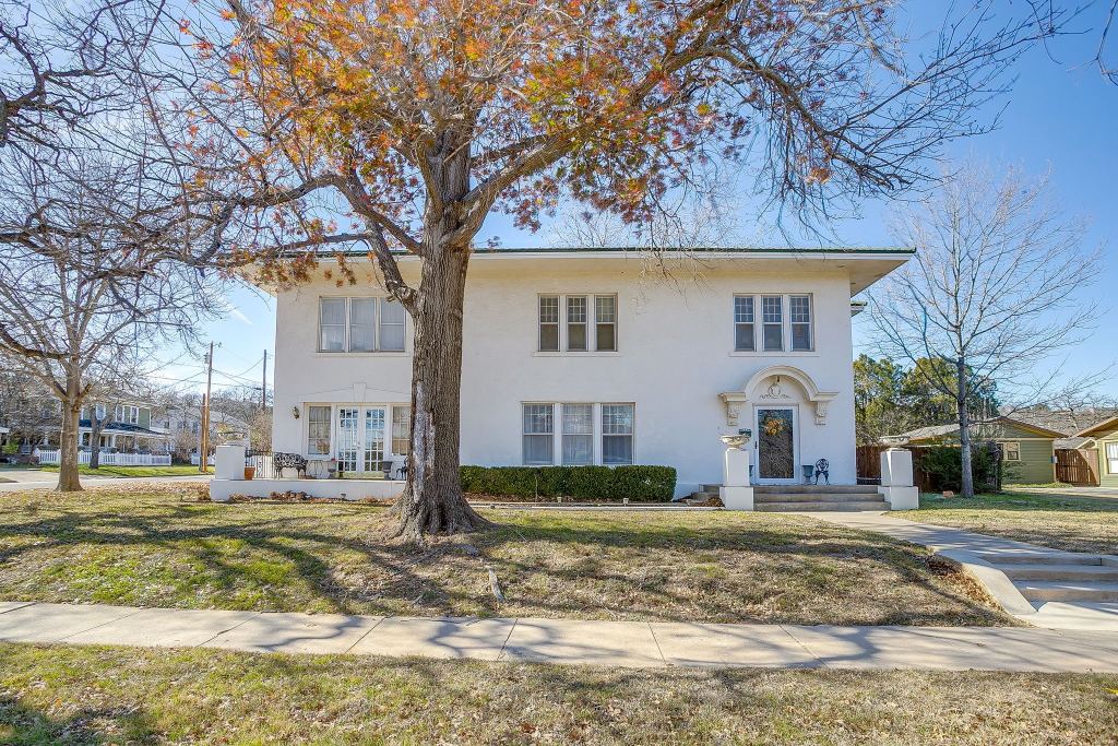 503 NW 4th Avenue, Mineral Wells, TX 76067 — photo 1