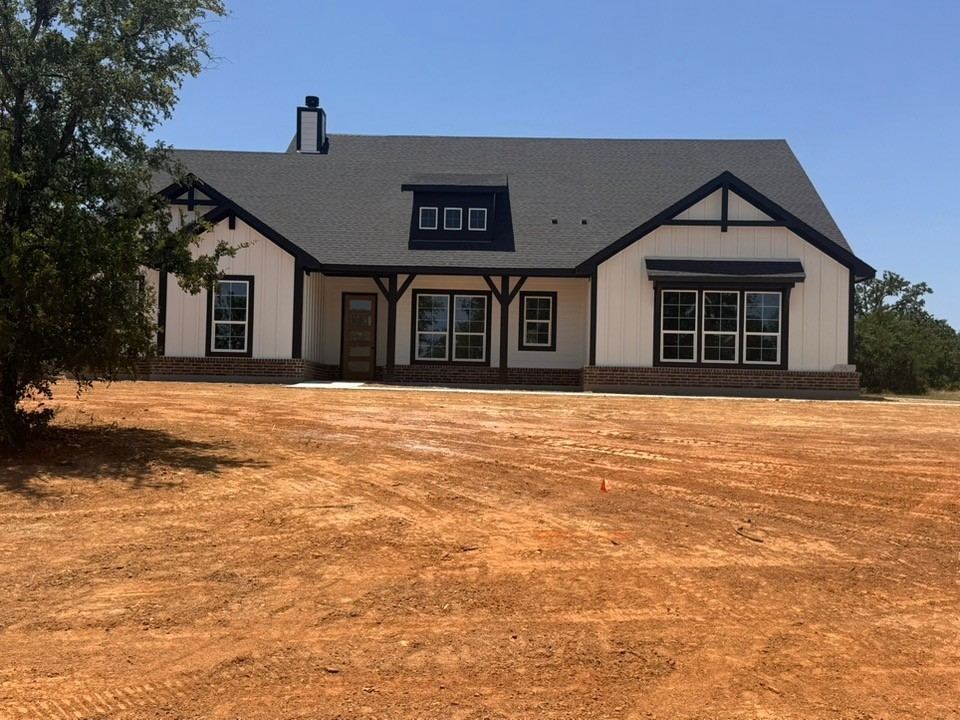 165 Oak Grove Way, Springtown, TX 76082 — photo 1