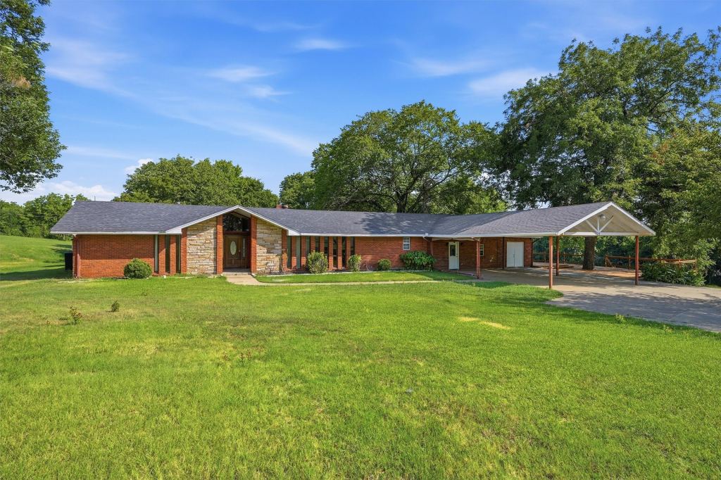 2011 W Houston Street, Sherman, TX 75092 — photo 1