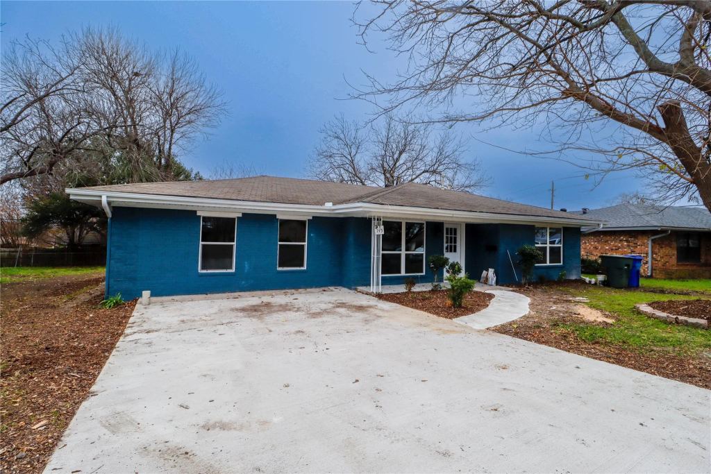 745 Holiday Drive, Sherman, TX 75090 — photo 1