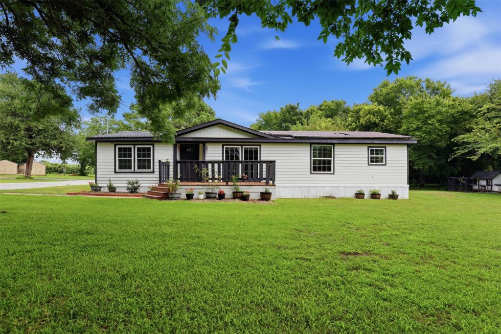 907 Quail Run, Cleburne, TX 76031 — photo 1