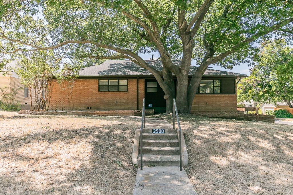 2900 Ryan Place Drive, Fort Worth, TX 76110 — photo 1
