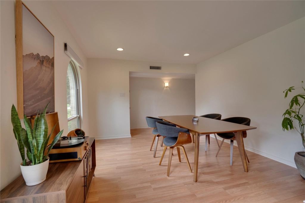 8515 Londonderry Lane, Dallas, TX 75228 — photo 1