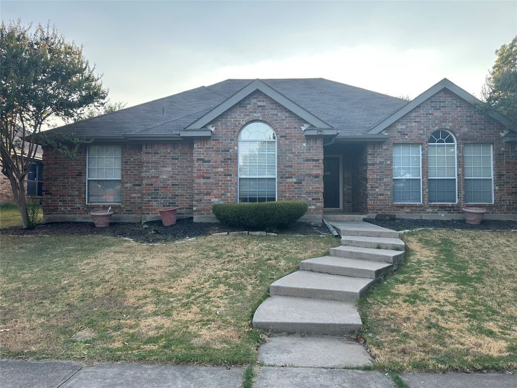 806 Boxwood Drive, Lewisville, TX 75067 — photo 1