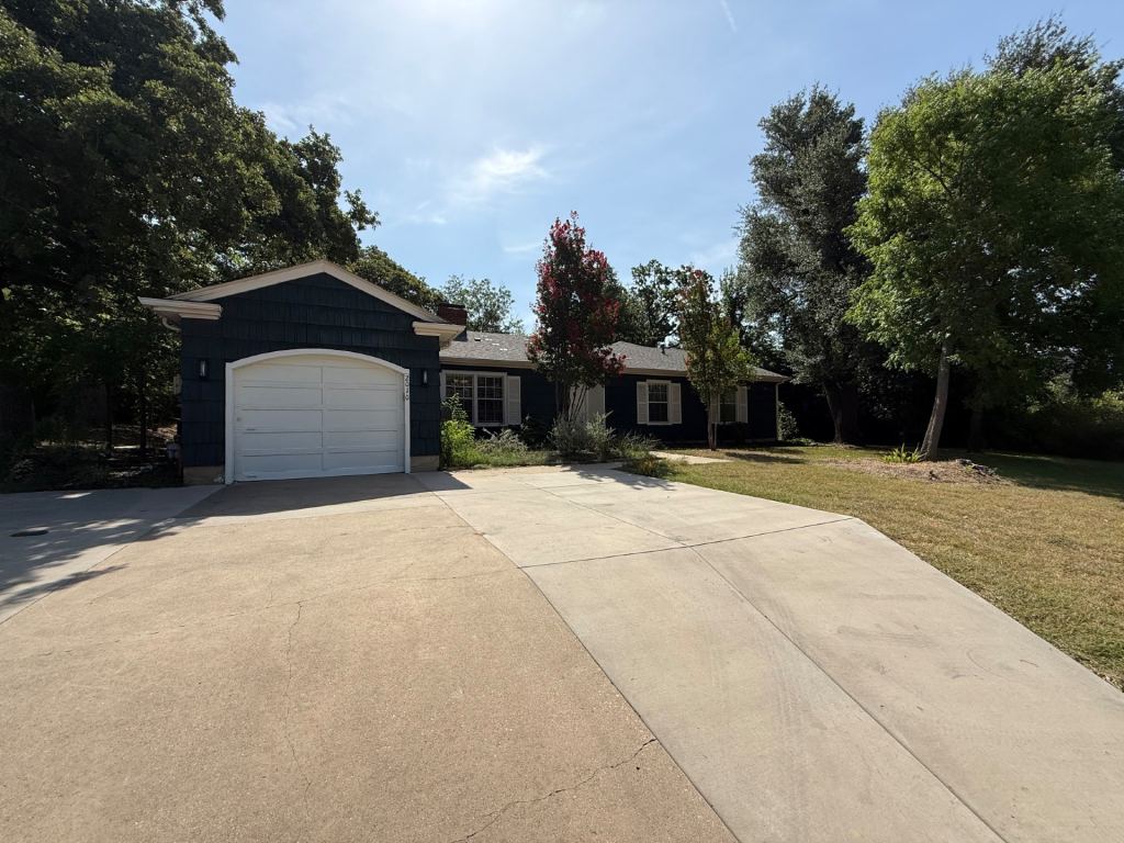 2010 N Locust Street, Denton, TX 76209 — photo 1