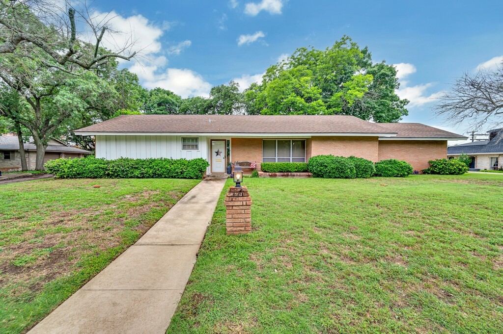 2832 Wooded Acres Drive, Waco, TX 76710 — photo 1