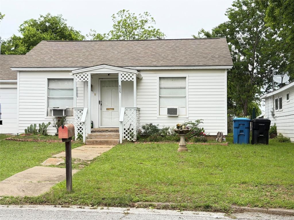 605 E Morton Street, Denison, TX 75021 — photo 1
