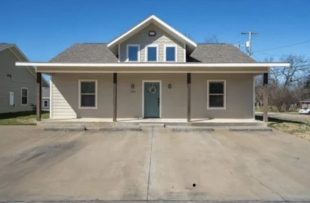 703 Maple Street, Commerce, TX 75428 — photo 1