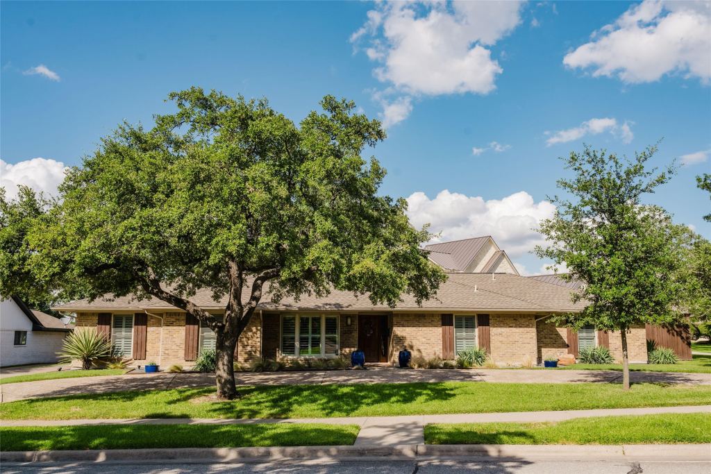 3257 Brookhaven Club Drive, Farmers Branch, TX 75234 — photo 1