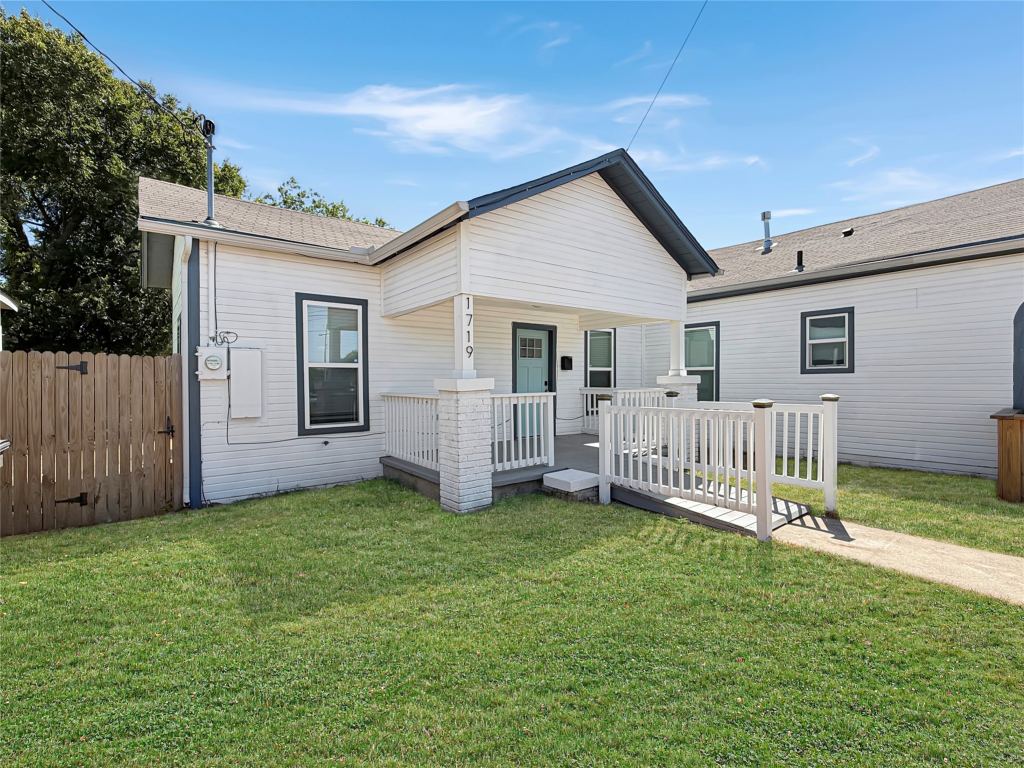 1719 25th Street, Fort Worth, TX 76164 — photo 1