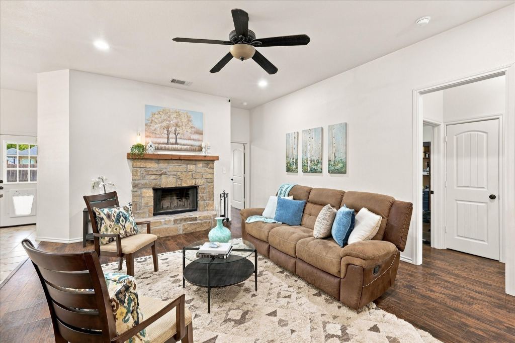 236 Firefly Drive, Springtown, TX 76082 — photo 1