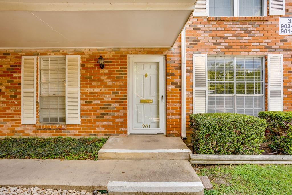 901 Roaring Springs Road, Fort Worth, TX 76114 — photo 1