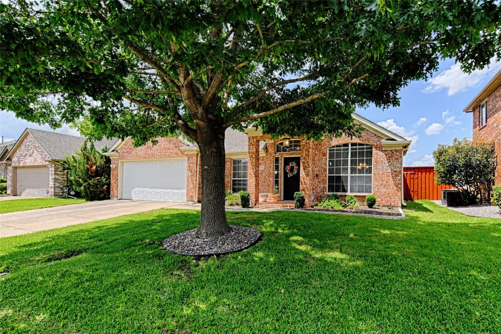10013 White Lane, Irving, TX 75063 — photo 1