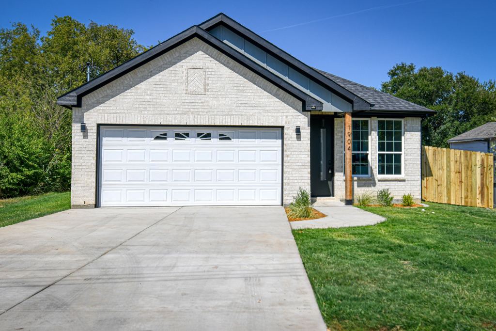 1904 S Sam Houston Road, Mesquite, TX 75149 — photo 1