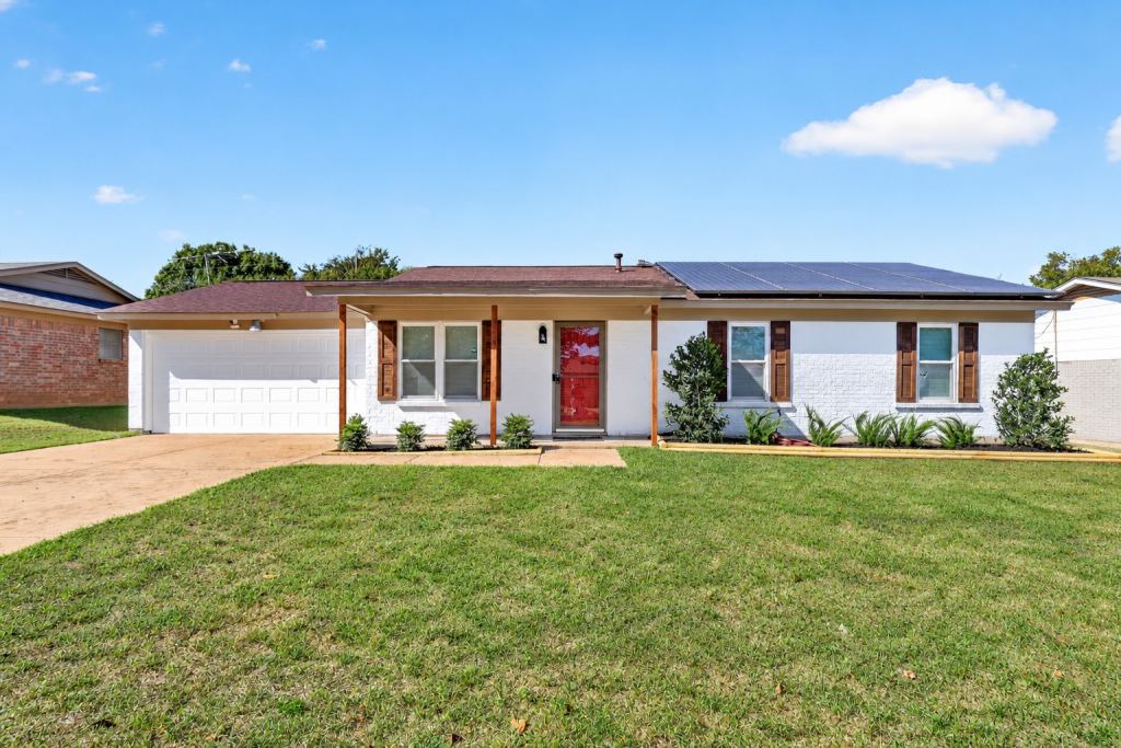 237 E Malone Avenue, Crowley, TX 76036 — photo 1