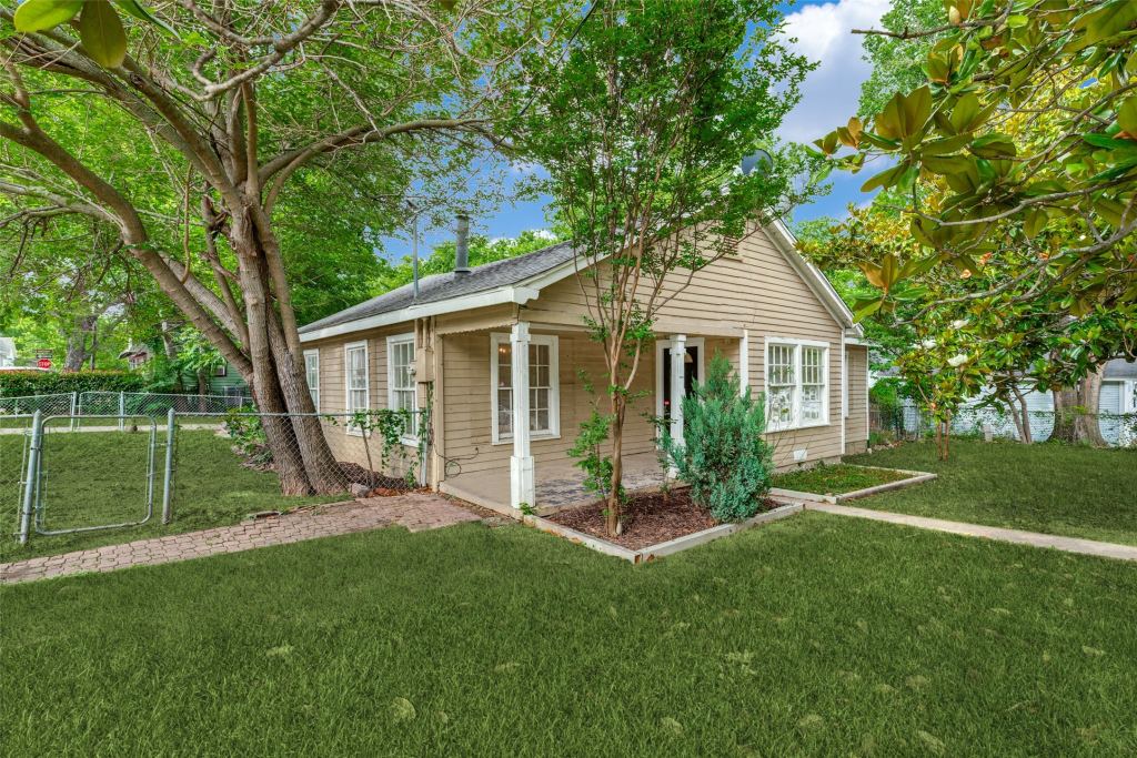 901 W Virginia Street, McKinney, TX 75069 — photo 1