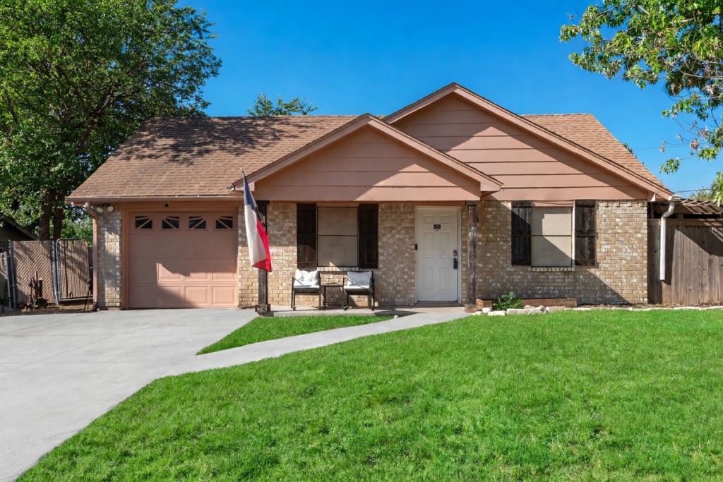 837 Blue Ridge Drive, Burleson, TX 76028 — photo 1