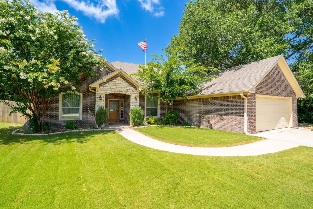 712 Spring Meadow Street, Stephenville, TX 76401 — photo 1