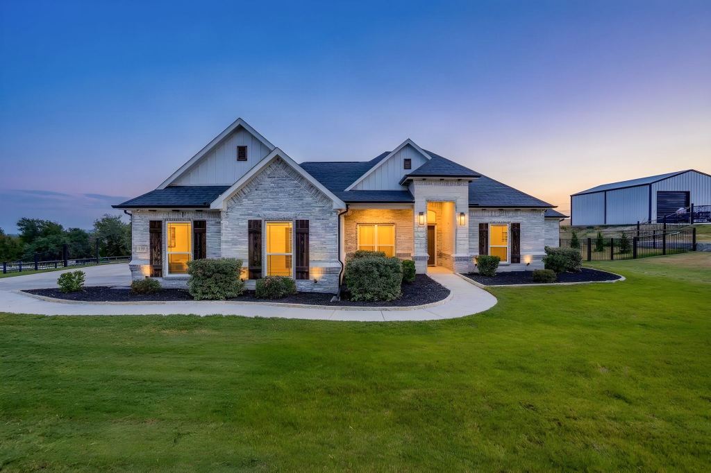 139 Oak Meadow Lane, Weatherford, TX 76085 — photo 1