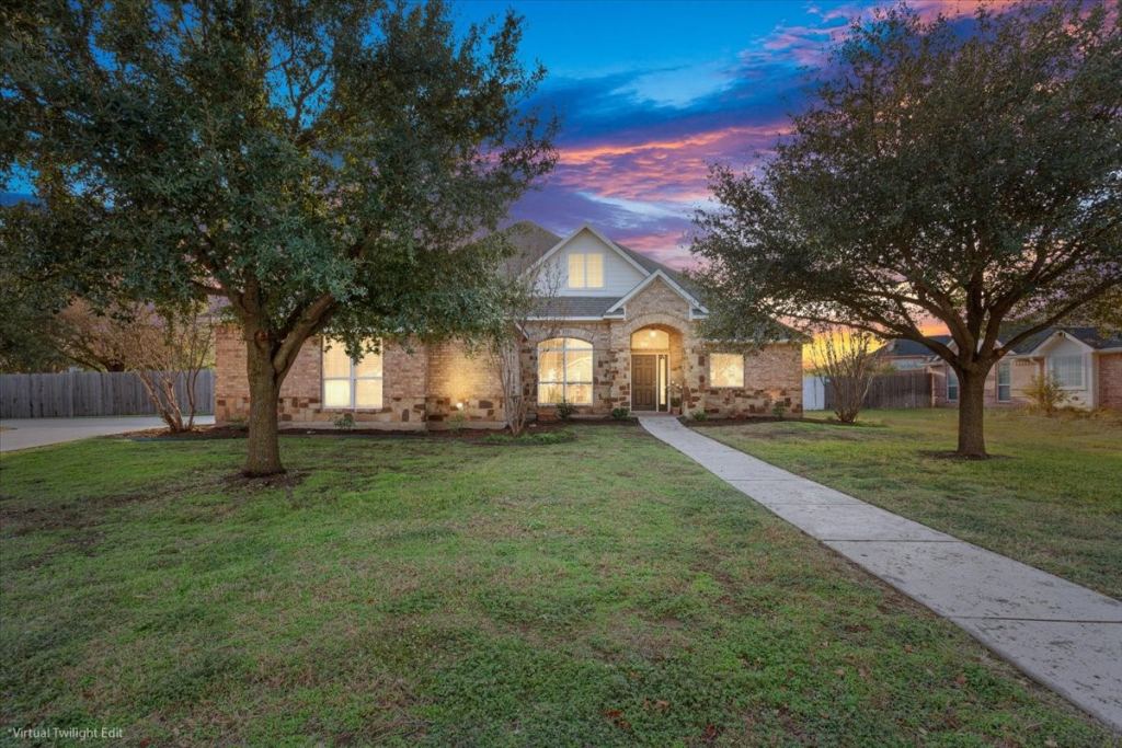 900 Queen Elizabeth Drive, Waco, TX 76657 — photo 1