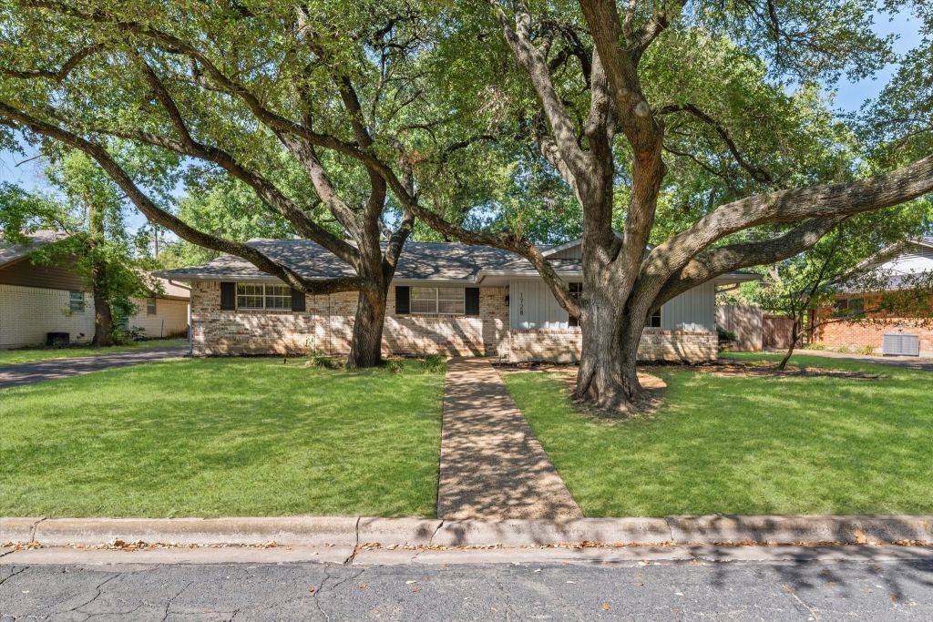 1728 Laurel Lake Drive, Waco, TX 76710 — photo 1
