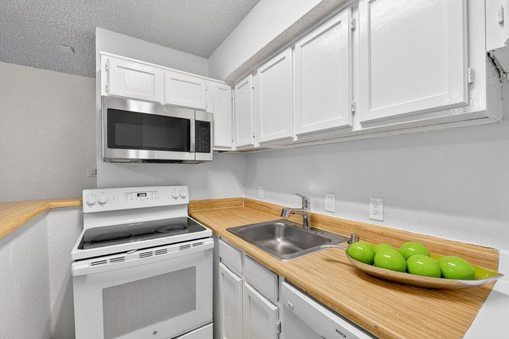 9825 Walnut Street 306, Dallas, TX 75243 — photo 1