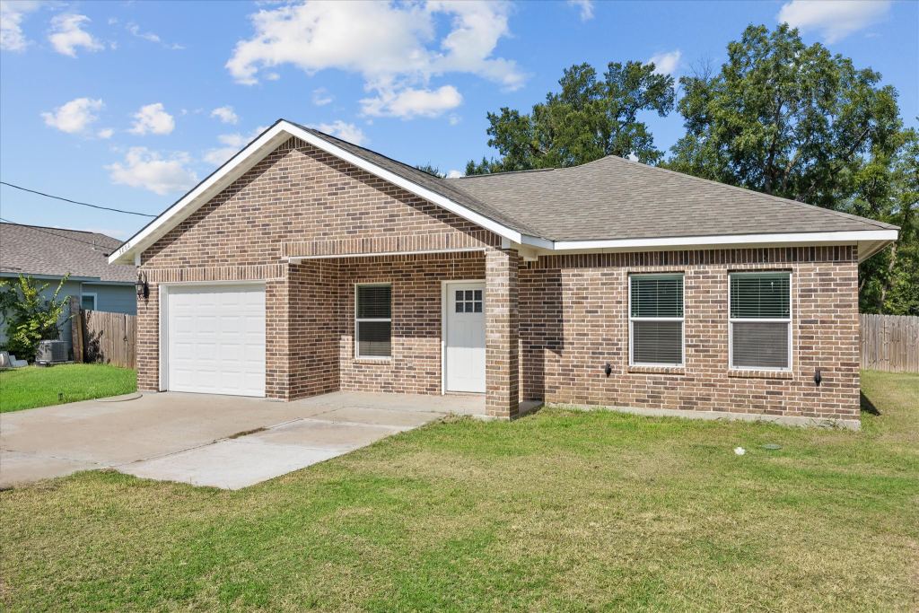 3802 College Street, Greenville, TX 75401 — photo 1