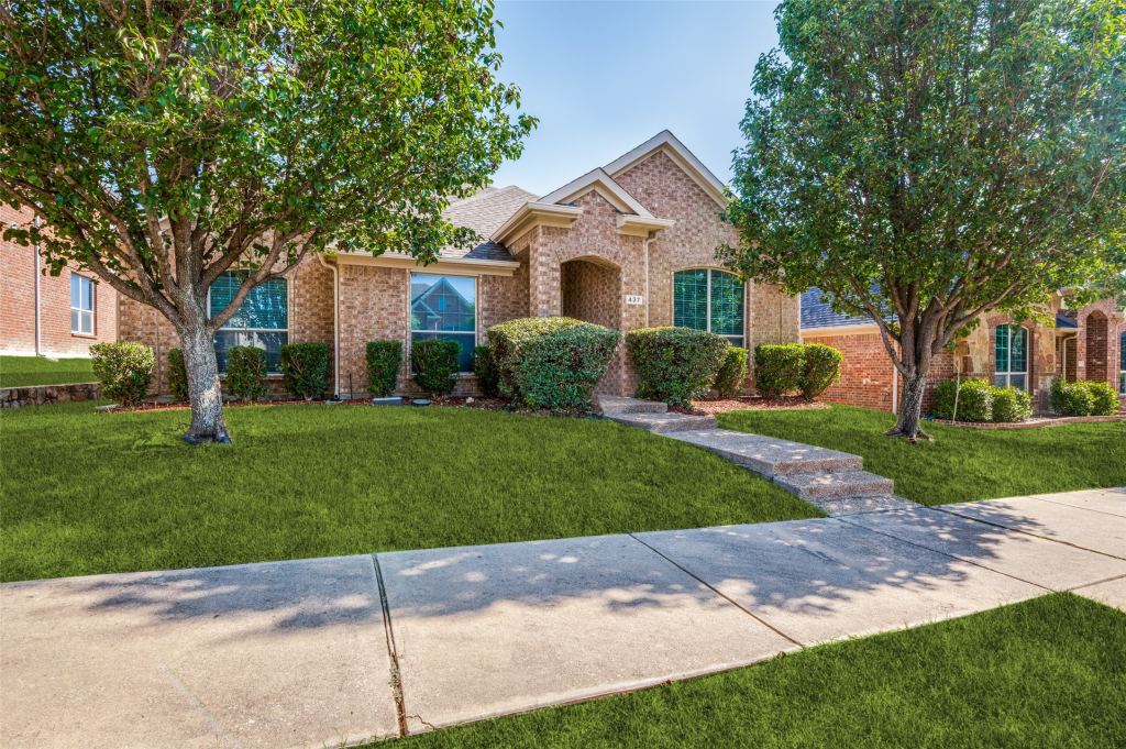 437 Castle Street, DeSoto, TX 75115 — photo 1