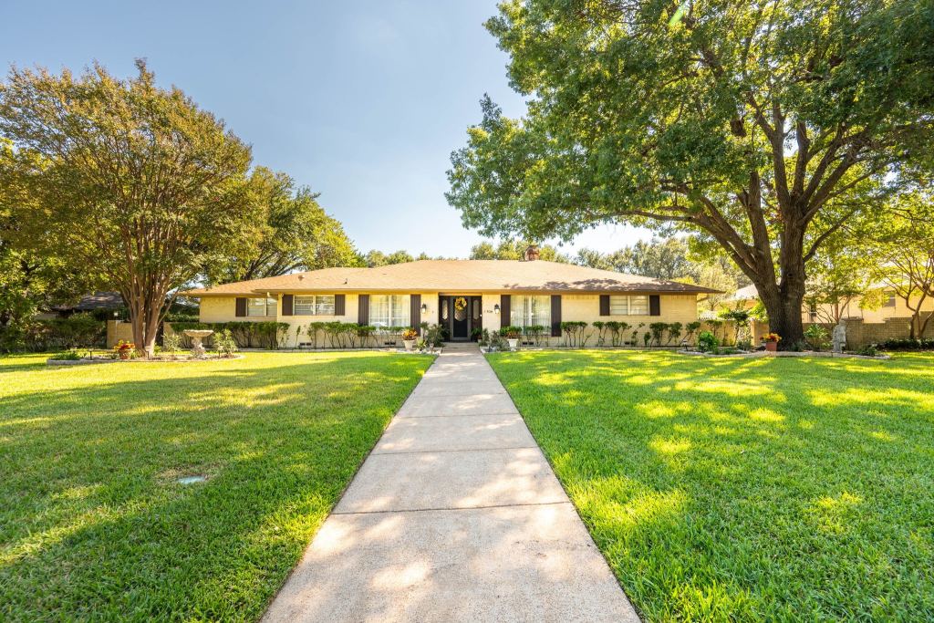 1706 Dakota Drive