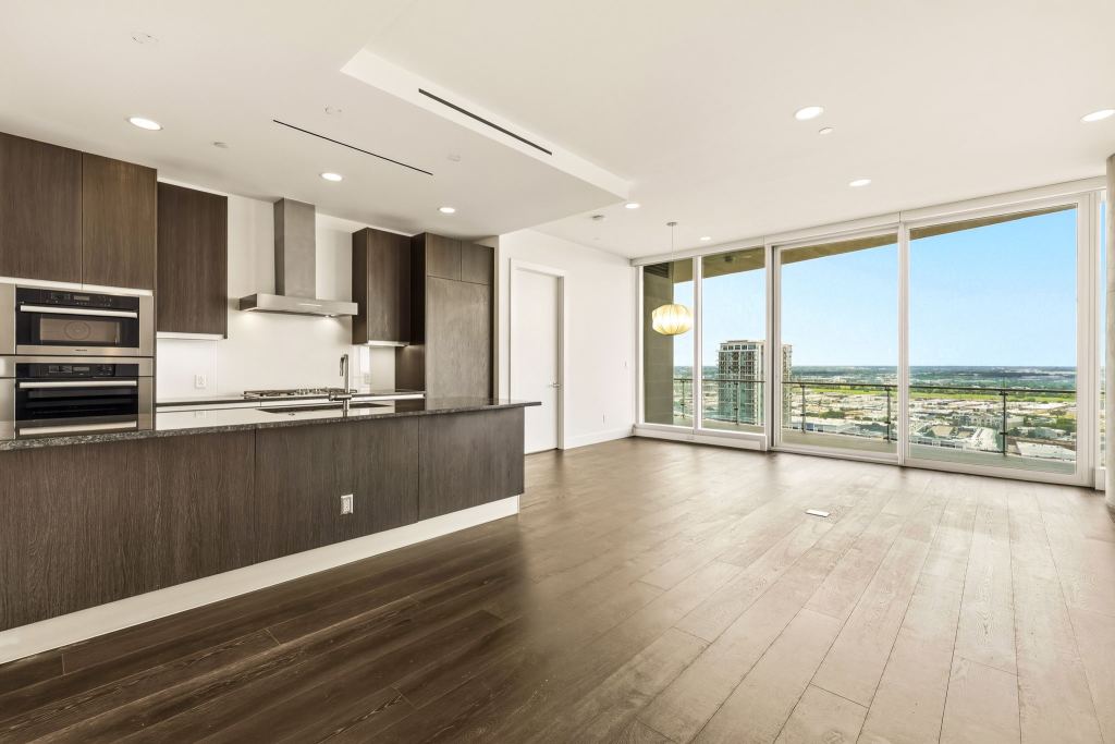 3130 N Harwood Street 2102, Dallas, TX 75201 — photo 1