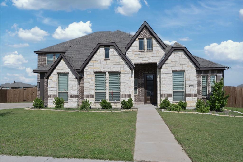 12600 Eagles Bluff, Godley, TX 76044 — photo 1
