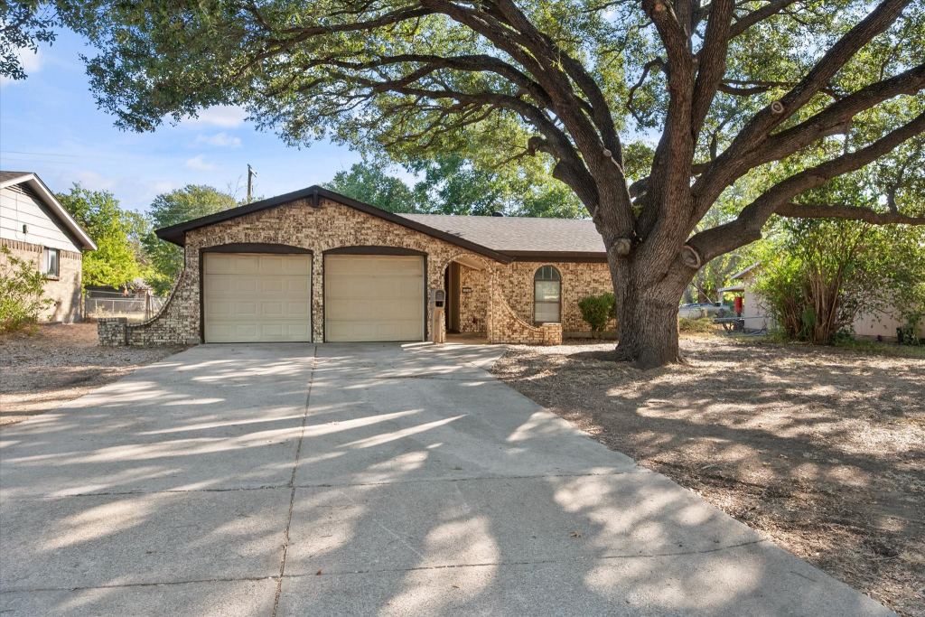 316 NW Summercrest Boulevard, Burleson, TX 76028 — photo 1