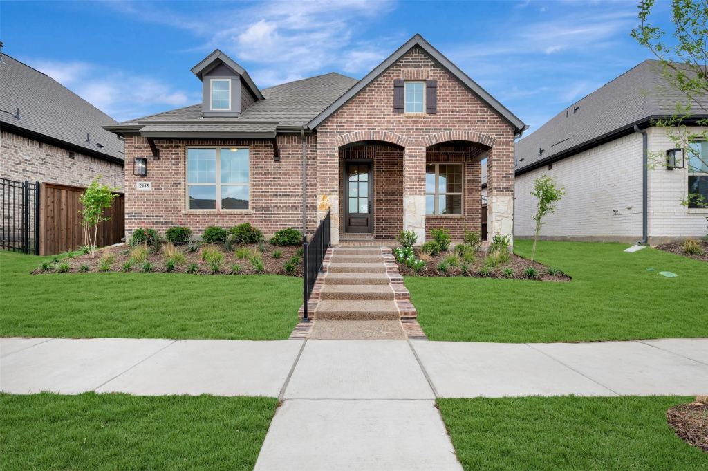 2085 Emerald Grove Drive, Arlington, TX 76005 — photo 1