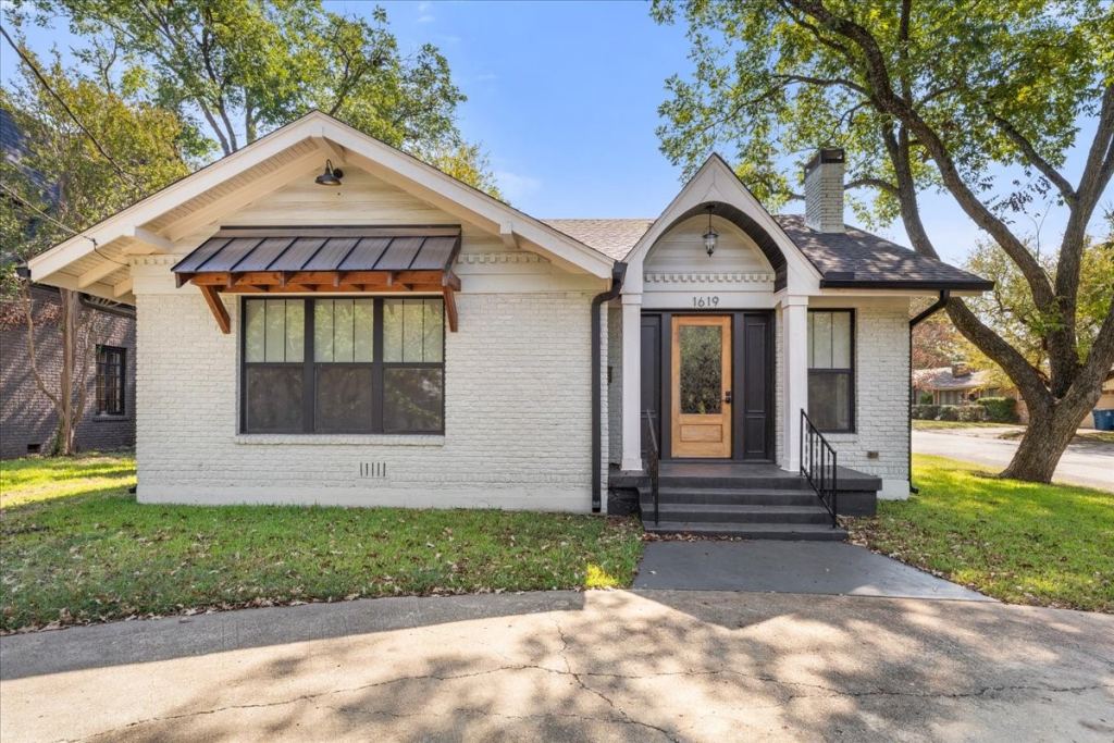 1619 Sycamore Avenue, Corsicana, TX 75110 — photo 1