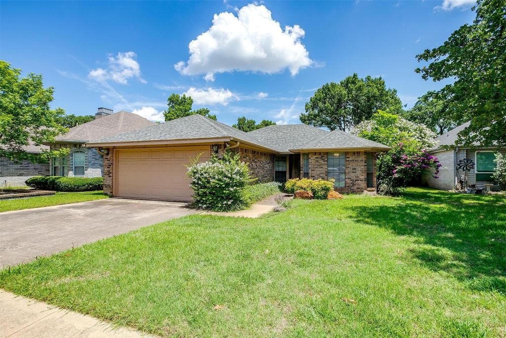 5909 Kesler Drive, Arlington, TX 76017 — photo 1
