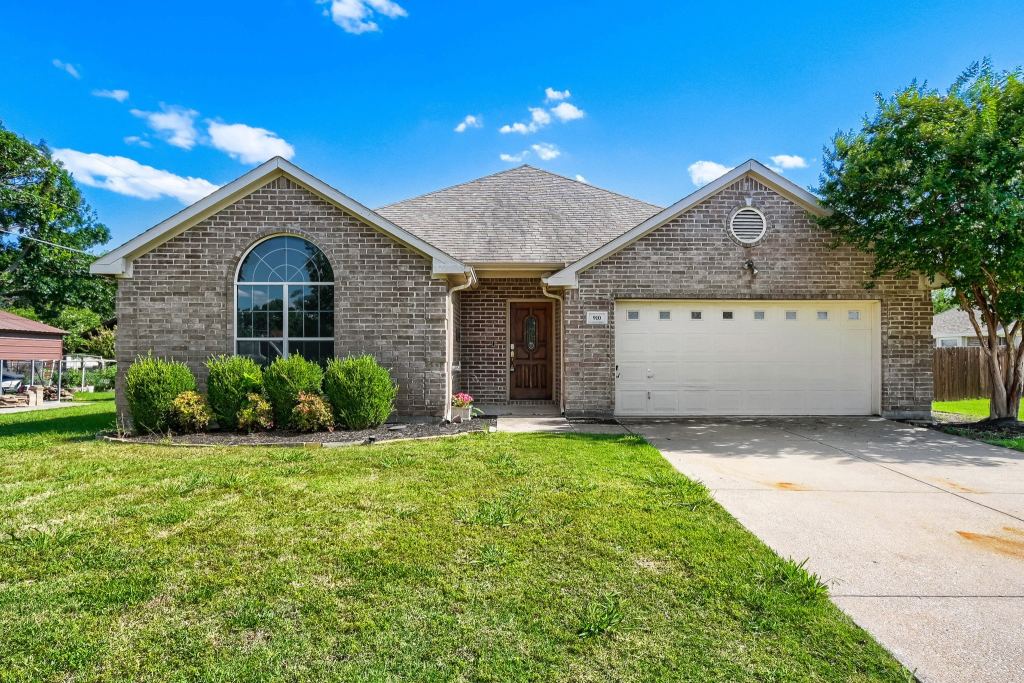 910 W Bois D Arc Street, Celina, TX 75009 — photo 1
