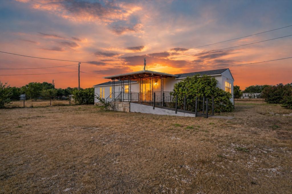 3205 Oak Hill Drive, Granbury, TX 76048 — photo 1