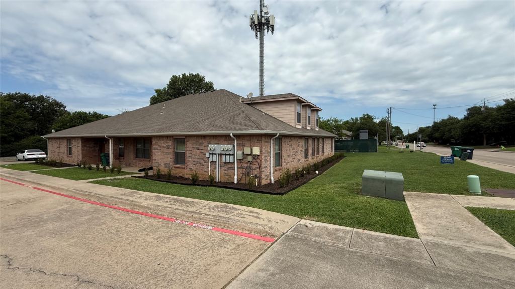 2335 N Elm Street, Denton, TX 76201 — photo 1